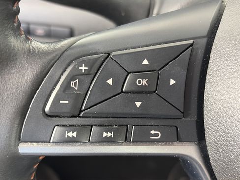 Used 2025 Nissan Sentra SR w/ SR Premium Package FWD image 12
