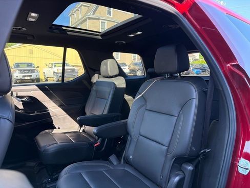 Used 2023 Chevrolet Traverse LT w/ LT Premium Package AWD/4WD image 17