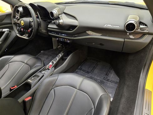Used 2021 Ferrari F8 Tributo image 32