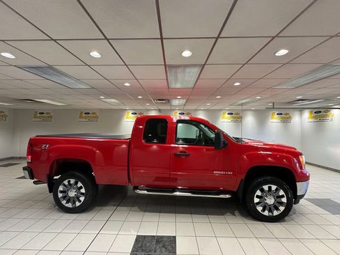 Used 2013 GMC Sierra 2500 SLE w/ SLE Preferred Package AWD/4WD image 3