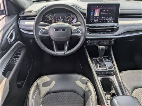 Used 2024 Jeep Compass Latitude AWD/4WD image 15