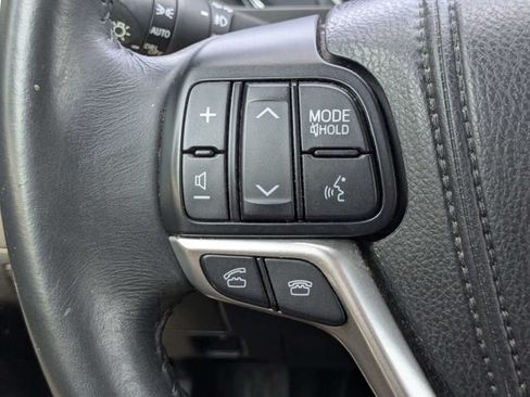 Used 2014 Toyota Highlander Plus AWD/4WD image 24