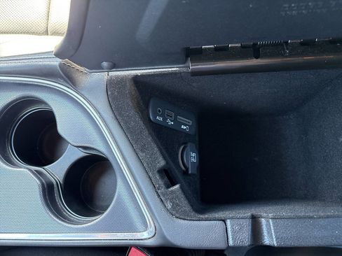 Used 2015 Dodge Challenger R/T Plus image 31