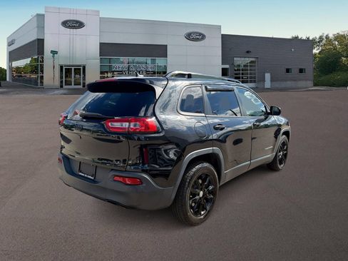 Used 2014 Jeep Cherokee Latitude w/ Cold Weather Group AWD/4WD image 9