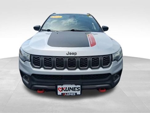 Used 2025 Jeep Compass Trailhawk AWD/4WD image 14