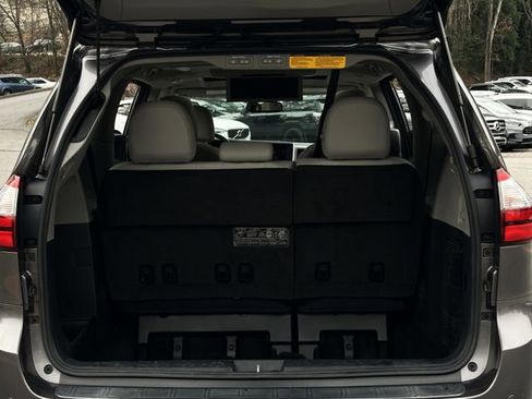 Used 2015 Toyota Sienna Limited Premium image 41
