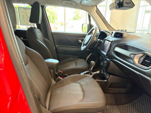 Used 2023 Jeep Renegade Latitude AWD/4WD image 19
