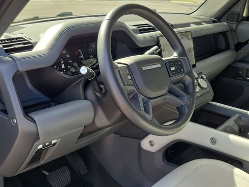 Used 2025 Land Rover Defender 130 S image 22