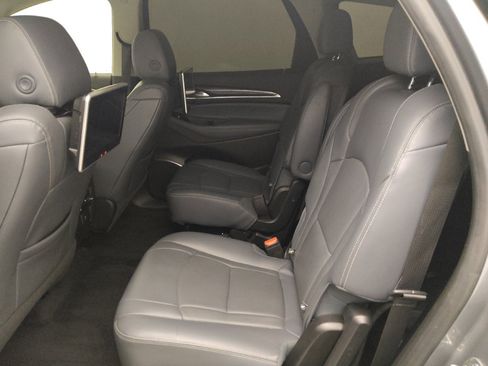Used 2019 Buick Enclave Essence FWD image 18
