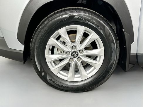 Certified 2024 Toyota Corolla Cross LE image 30