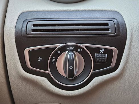 Certified 2022 Mercedes-Benz GLC 300 image 20