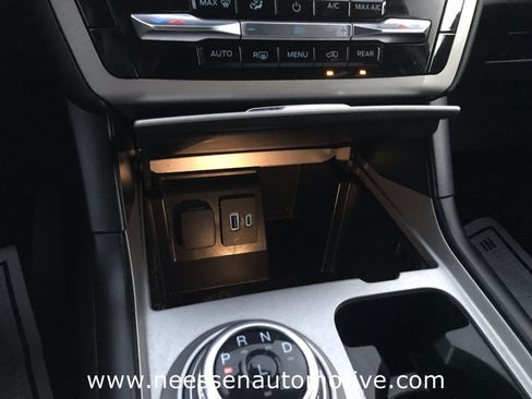 Used 2022 Ford Explorer XLT image 29