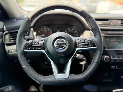 Used 2020 Nissan Rogue S w/ Special Edition Package FWD image 29