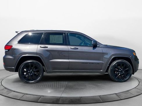 Used 2018 Jeep Grand Cherokee Altitude image 6