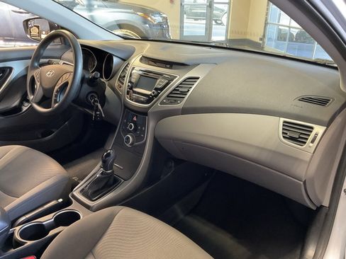 Used 2015 Hyundai Elantra SE w/ Option Group 02 image 17