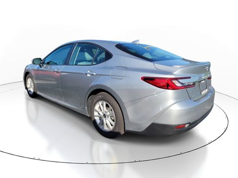 Used 2026 Toyota Camry LE w/ Convenience Package FWD image 5