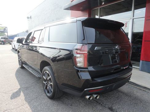 Used 2022 Chevrolet Suburban RST w/ Sport Performance Package AWD/4WD image 6
