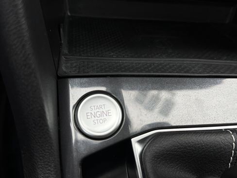 Used 2023 Volkswagen Tiguan SE R-Line image 33