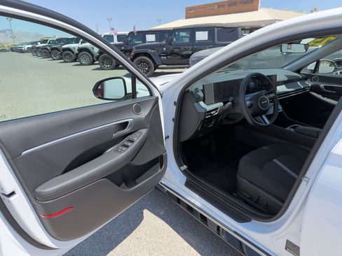 Used 2025 Hyundai Sonata SEL FWD image 10