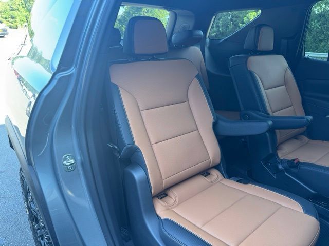 New 2027 Chevrolet Traverse Z71 w/ Enhanced Driving Package AWD/4WD image 30