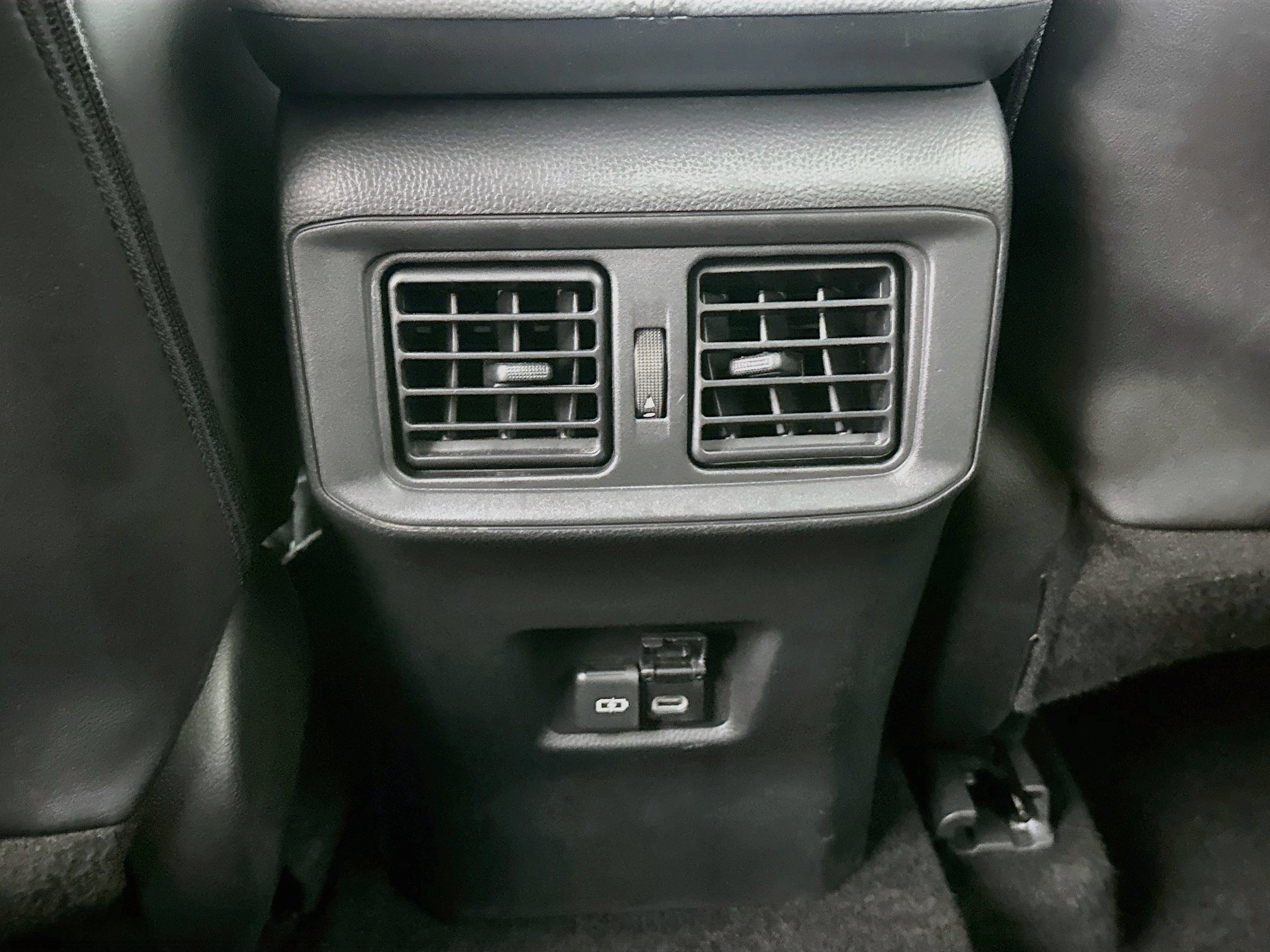 Used 2022 Toyota RAV4 XLE Premium AWD/4WD image 29
