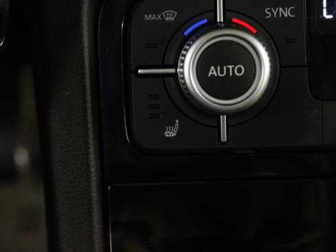Used 2017 Volkswagen Touareg Sport AWD/4WD image 27