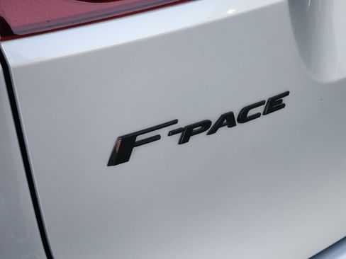 Certified 2022 Jaguar F-PACE S image 13