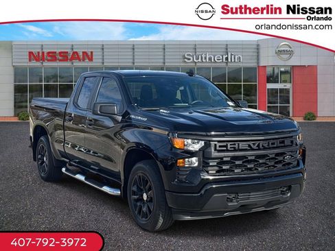 Used 2025 Chevrolet Silverado 1500 Custom image 1