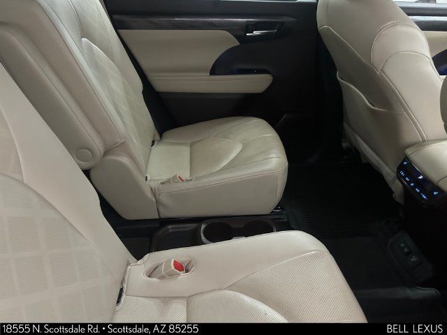 Used 2021 Toyota Highlander Platinum AWD/4WD image 13