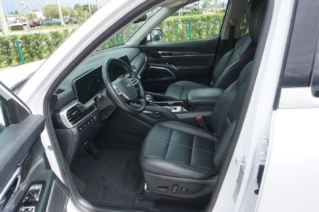 Used 2025 Kia Telluride EX FWD image 19