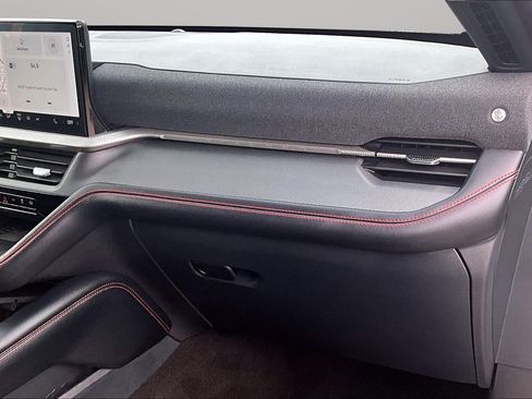 Used 2025 Ford Explorer ST image 22