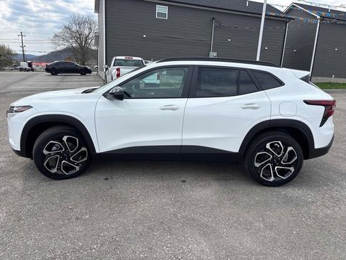 New 2026 Chevrolet Trax RS w/ Driver Confidence Package image 2