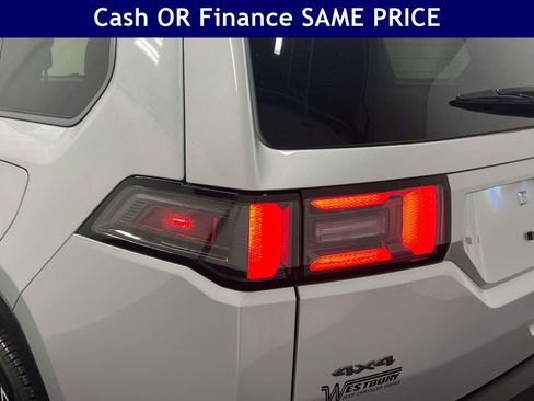 Used 2026 Jeep Cherokee Limited AWD/4WD image 10