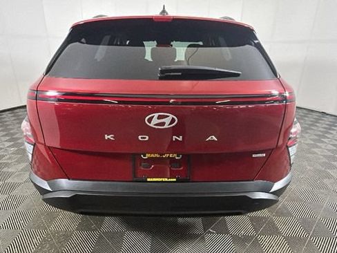 Certified 2025 Hyundai Kona SEL AWD/4WD image 3