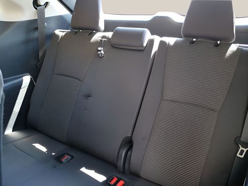 Used 2025 Toyota Highlander LE FWD image 16