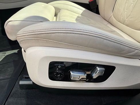 Used 2022 BMW X7 xDrive40i w/ Executive Package image 7