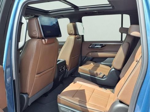 New 2026 Chevrolet Suburban High Country AWD/4WD image 19