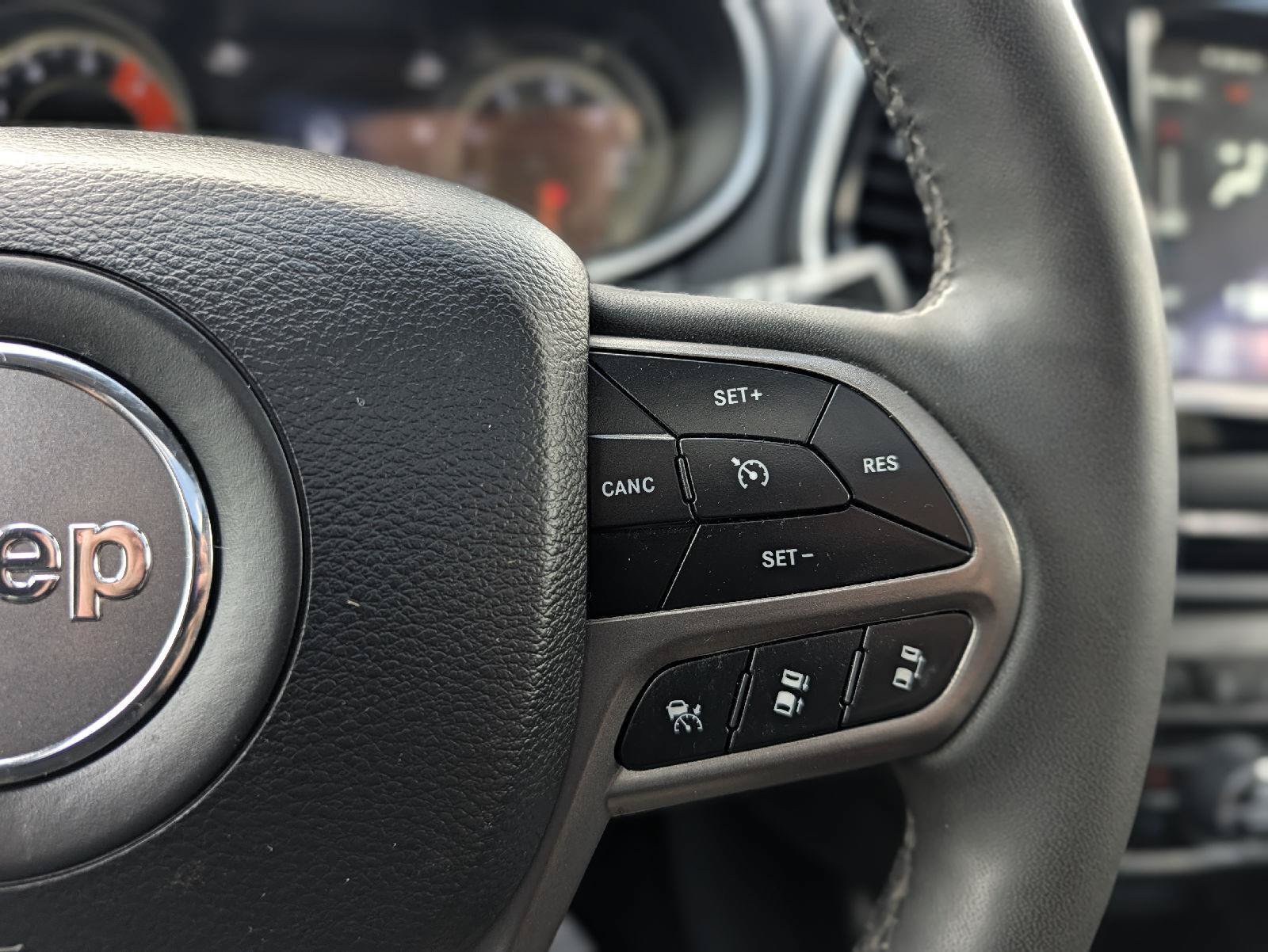 Used 2022 Jeep Cherokee Limited AWD/4WD image 24