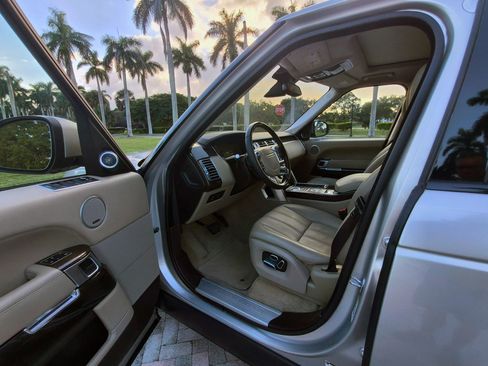 Used 2015 Land Rover Range Rover HSE image 4