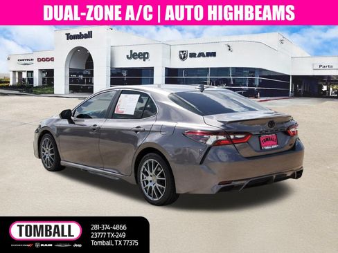 Used 2022 Toyota Camry SE w/ Convenience Package FWD image 5