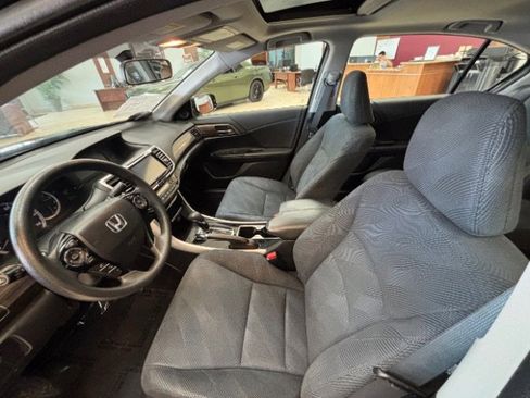 Used 2017 Honda Accord EX image 7