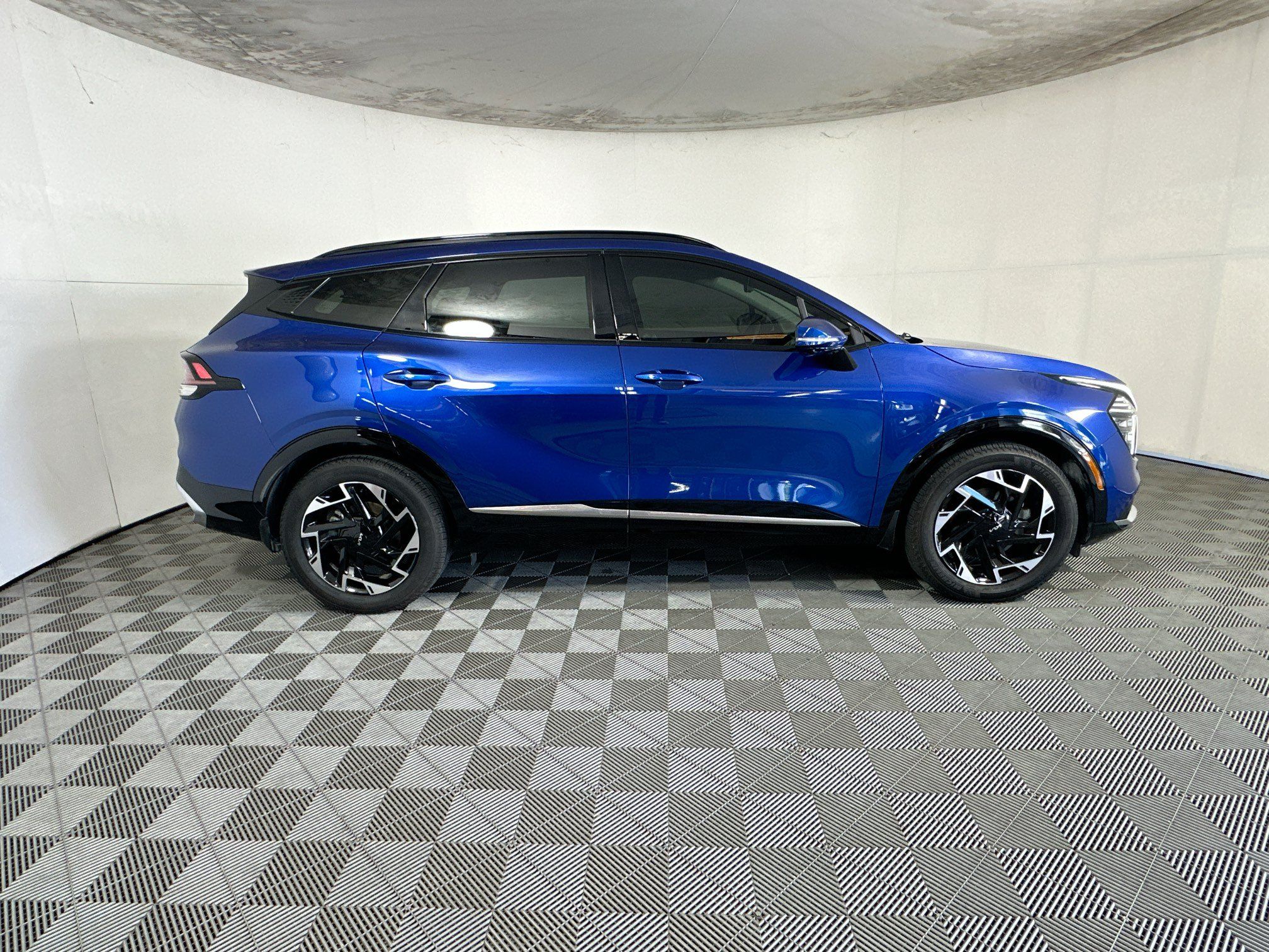 Used 2025 Kia Sportage SX FWD image 2