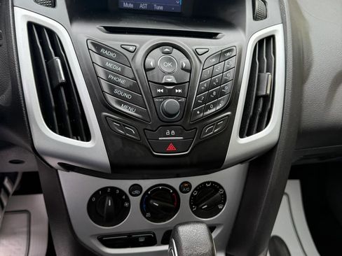 Used 2014 Ford Focus SE w/ SE Sport Package FWD image 34