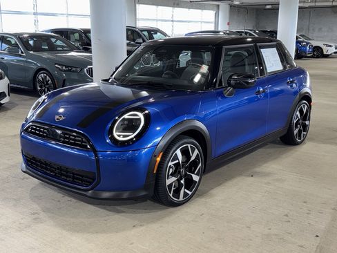 Used 2025 MINI Cooper 4-Door Hardtop FWD image 4