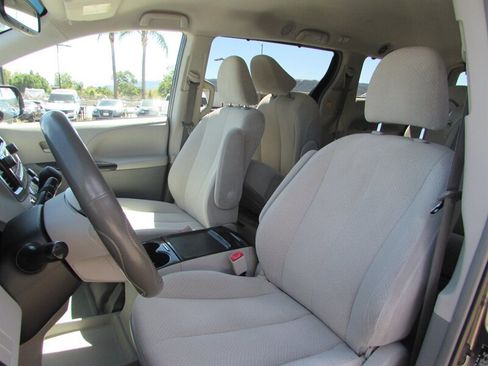 Used 2012 Toyota Sienna LE FWD image 10