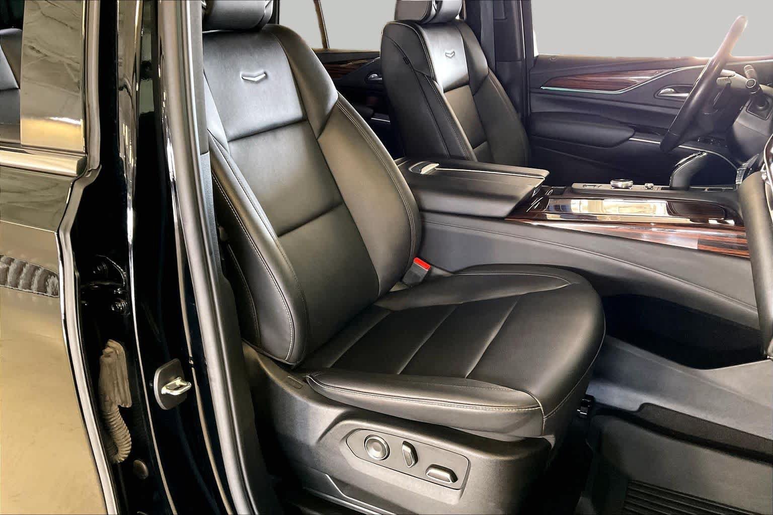 Used 2023 Cadillac Escalade Luxury RWD image 8