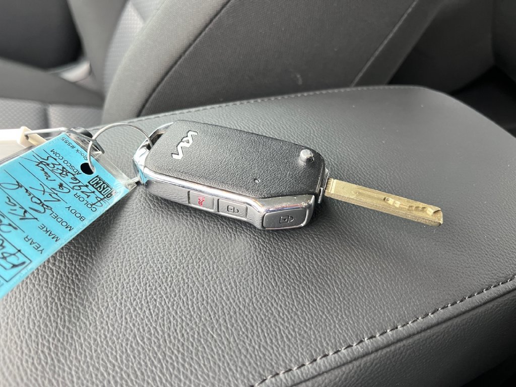 Used 2025 Kia Soul LX w/ LX Technology Package FWD image 31