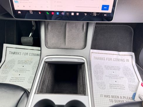 Used 2022 Tesla Model Y Long Range image 51