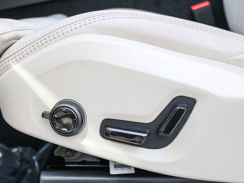 New 2025 Volvo XC90 B6 Ultra w/ Lounge Package image 22