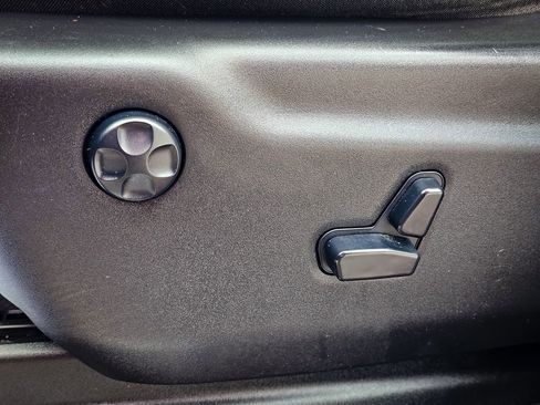 Used 2015 Jeep Grand Cherokee Overland image 16